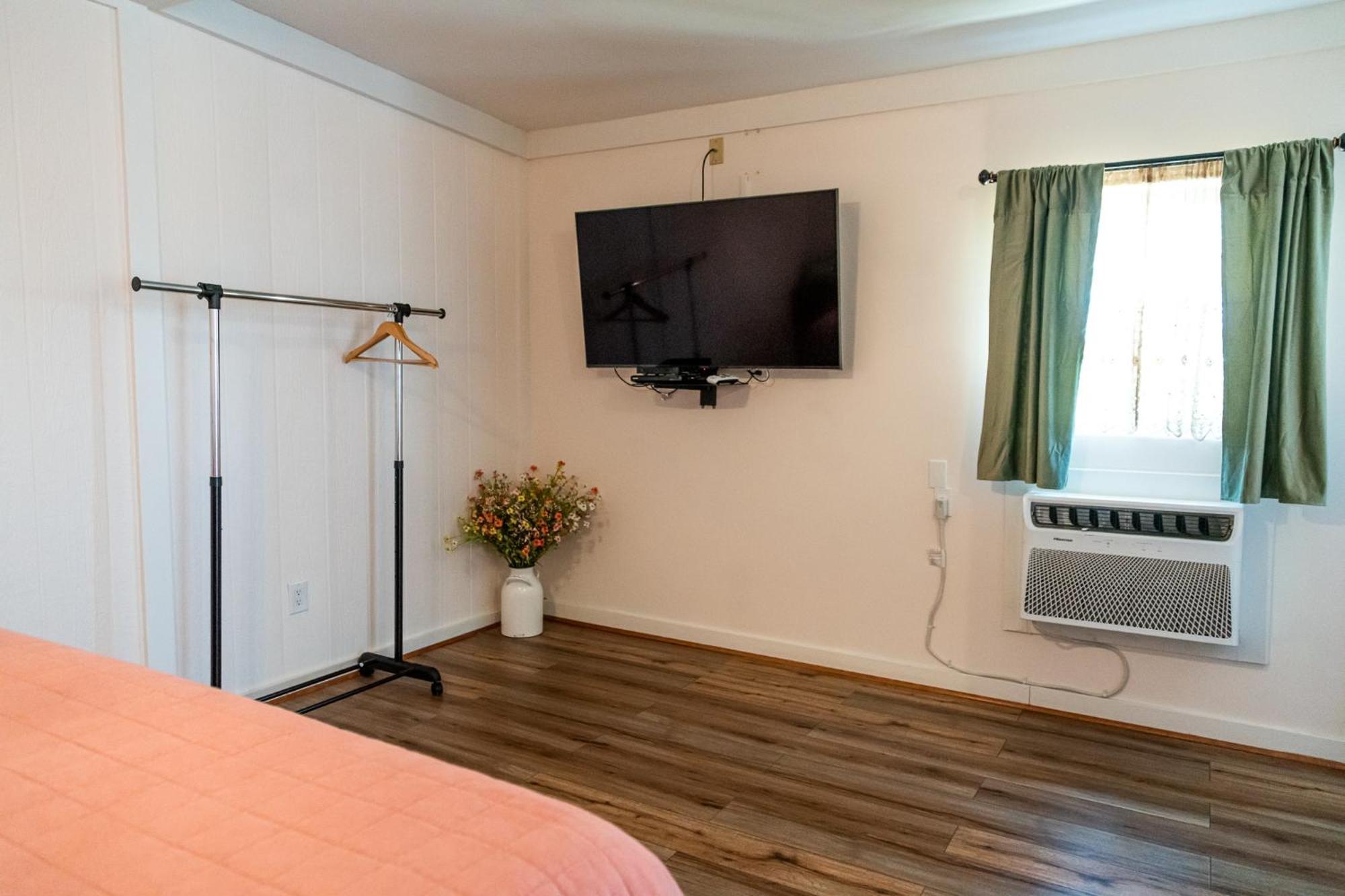Sagebrush Inn Tombstone Kamer foto A room at the motel