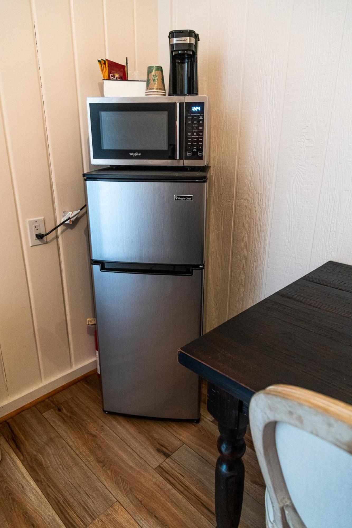 Sagebrush Inn Tombstone Kamer foto A refrigerator